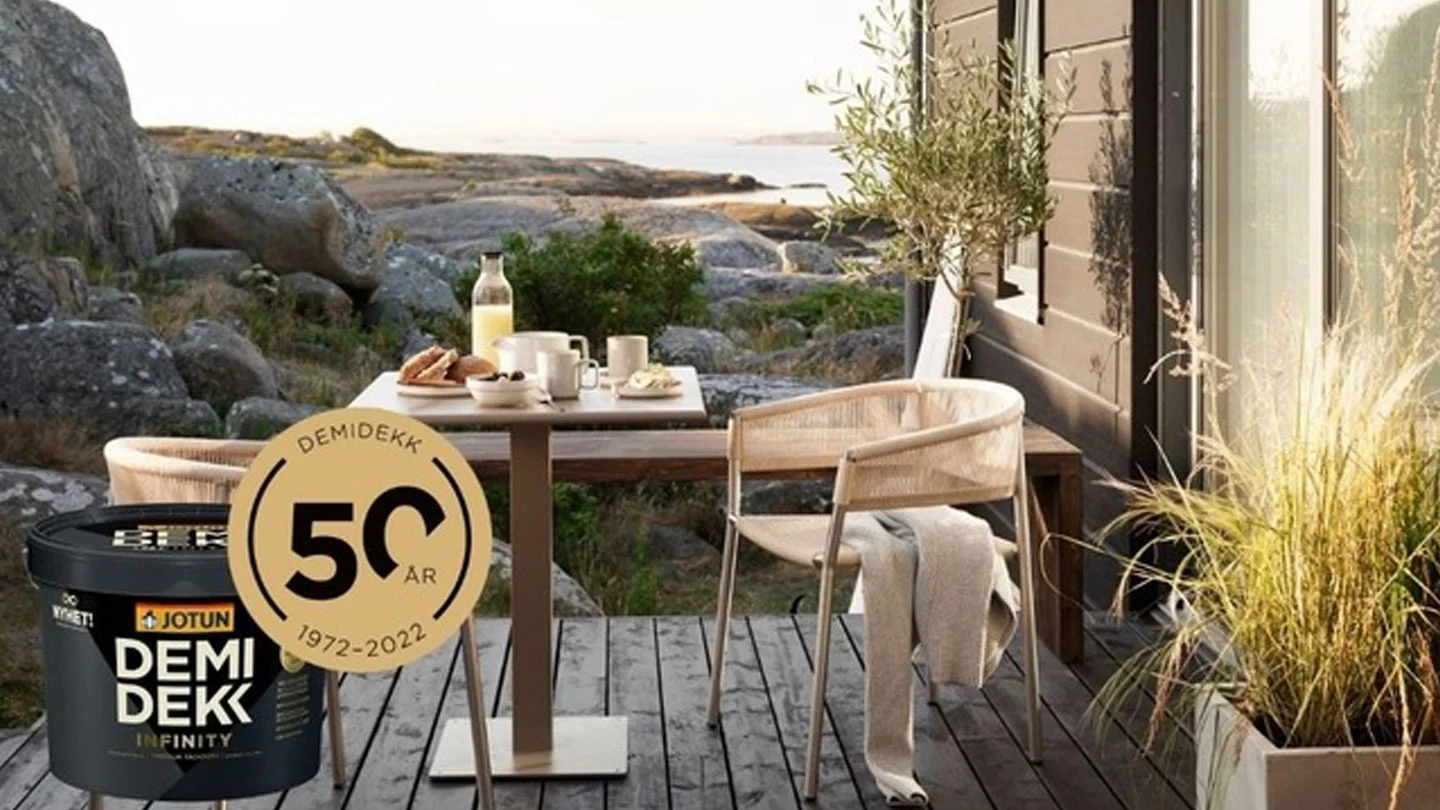 Traditionelles Haus in Rot